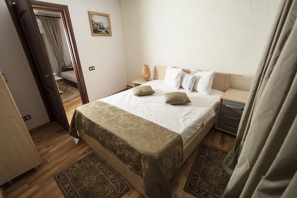 Garden And Bed & Breakfast Bucarest