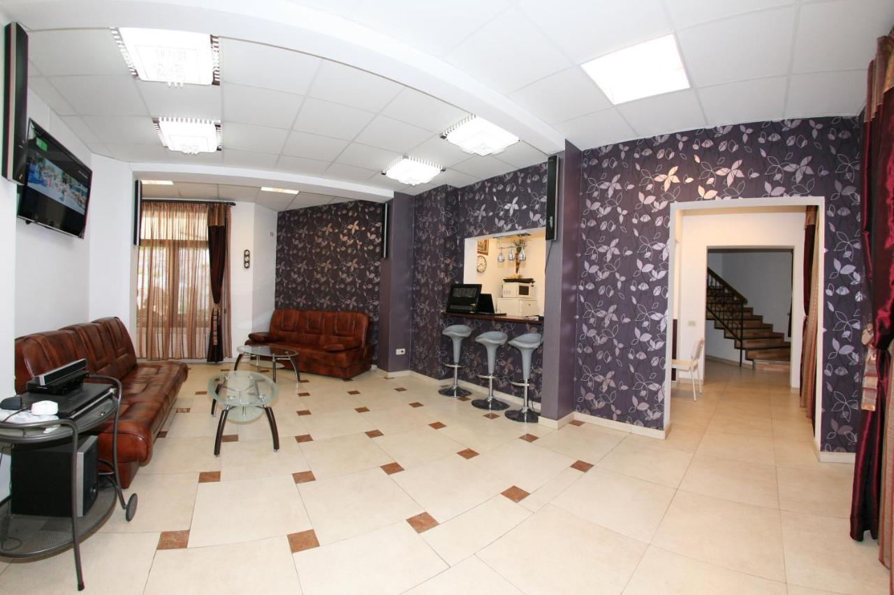 Garden And Bed & Breakfast Bucarest