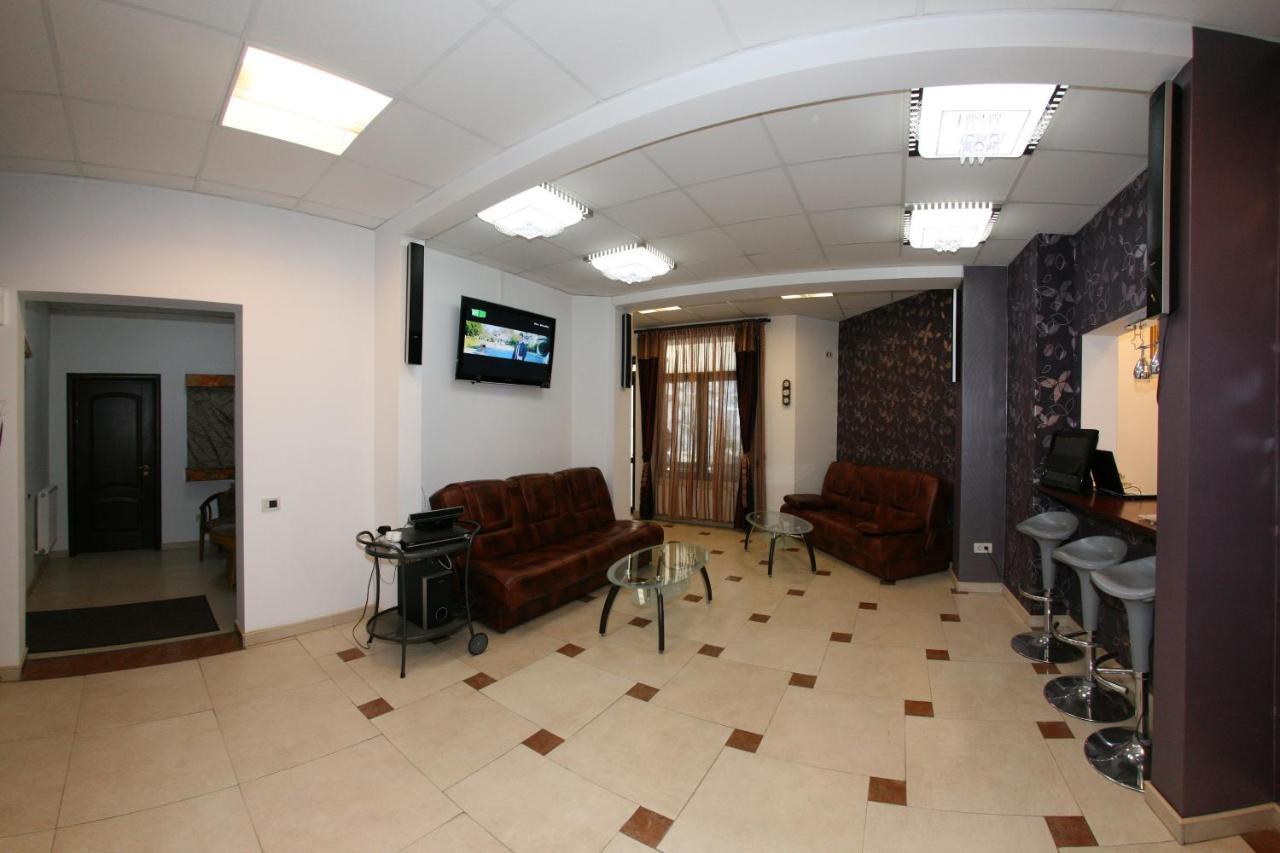 Garden And 3* Bucarest